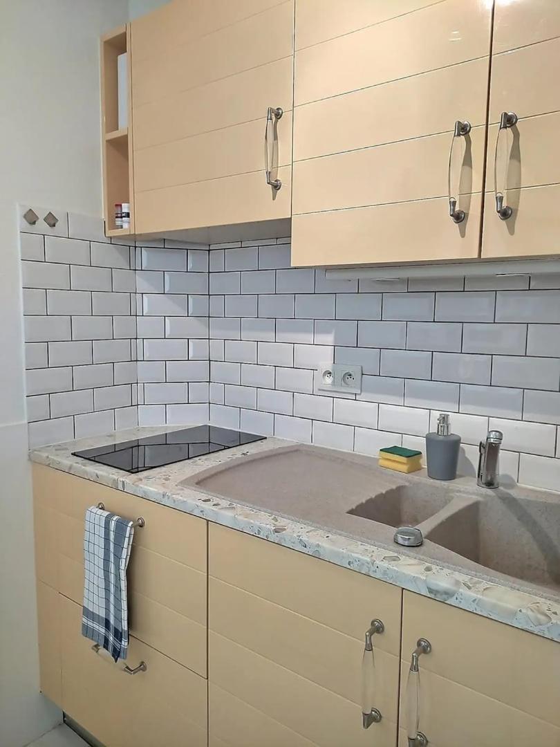 Le Travel - Appartement Equipe Proche Centre Et Yschools Troyes Buitenkant foto